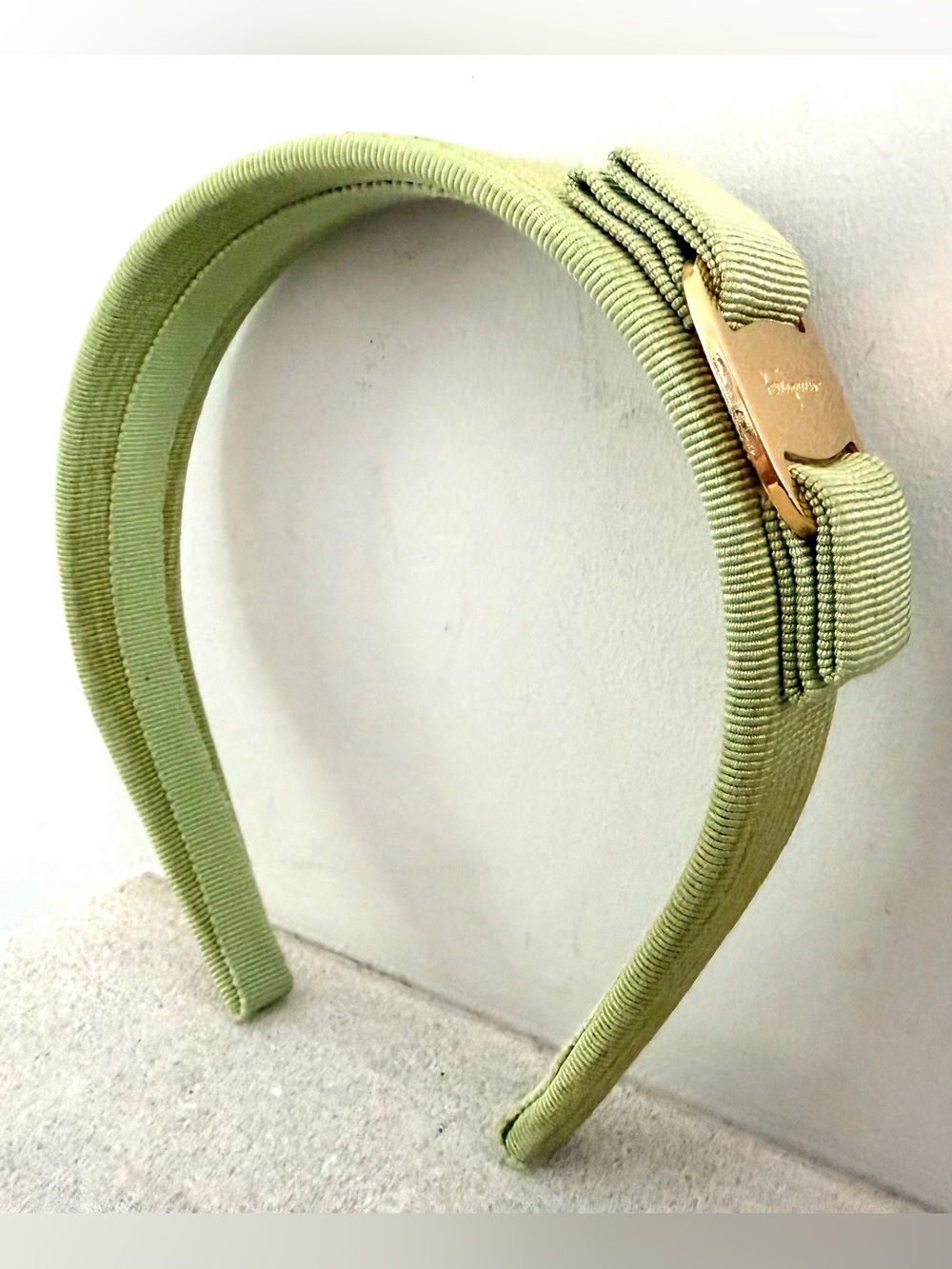 SALVATORE FERRAGAMO Vara Bow Sage Green Grosgrain Headband Gold Logo - Picture 1 of 6